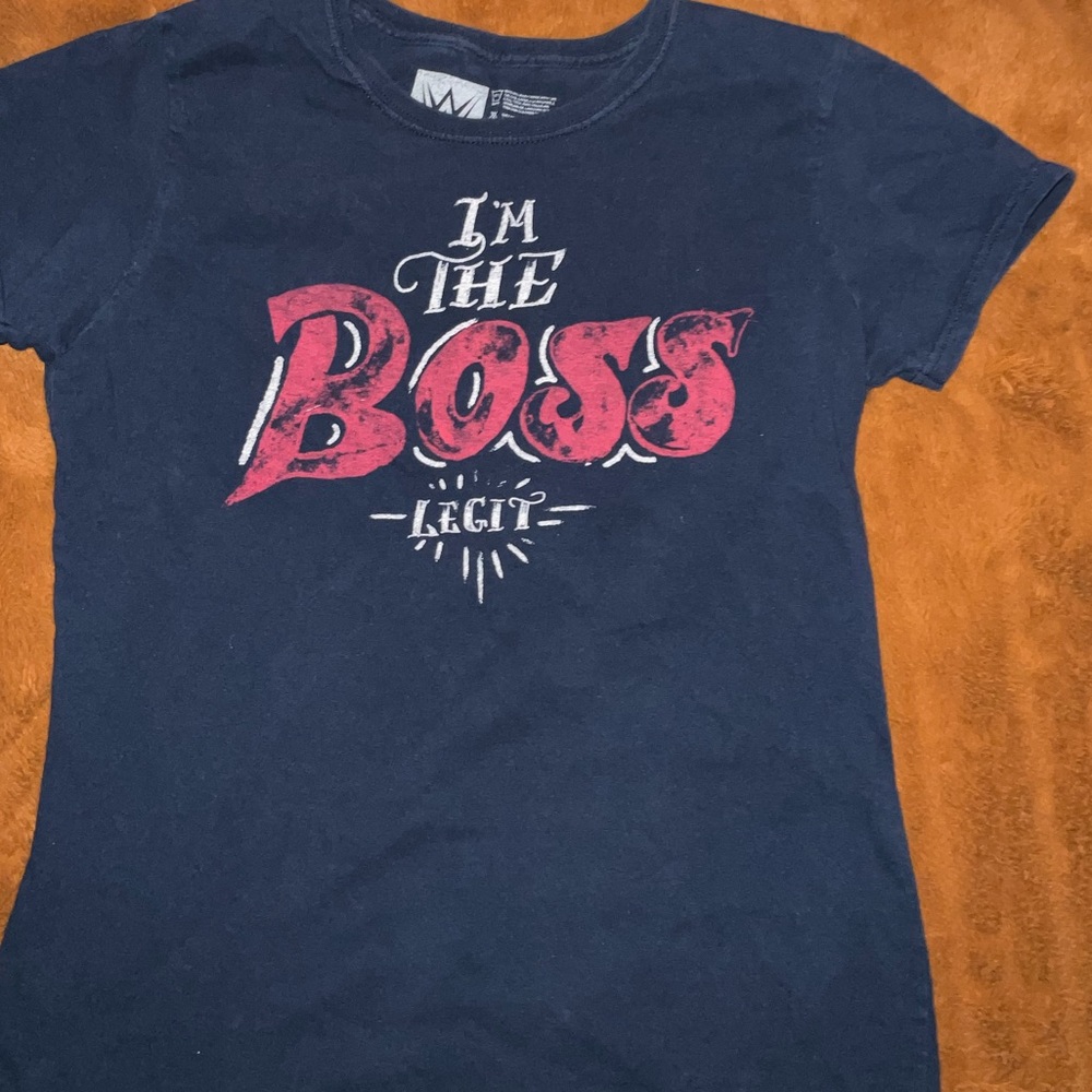 WWE Sasha Banks "I'm The Boss Legit" Navy T-Shirt – Red & White Graphic – Size M